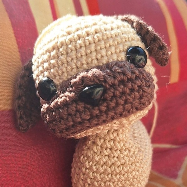 Doudou carlin au crochet